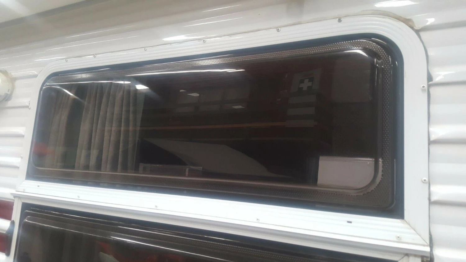 CAMEC RUBBER GLAZING WEDGE FOR 3MM CARAVAN WINDOW 010220 SOLD PER METER 6 CAMEC RUBBER GLAZING WEDGE FOR 3MM CARAVAN WINDOW 010220 SOLD PER METER - Image 4