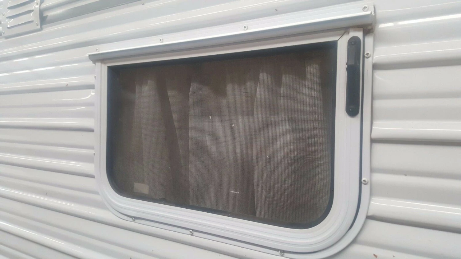 CAMEC RUBBER GLAZING WEDGE FOR 3MM CARAVAN WINDOW 010220 SOLD PER METER 7 CAMEC RUBBER GLAZING WEDGE FOR 3MM CARAVAN WINDOW 010220 SOLD PER METER - Image 5