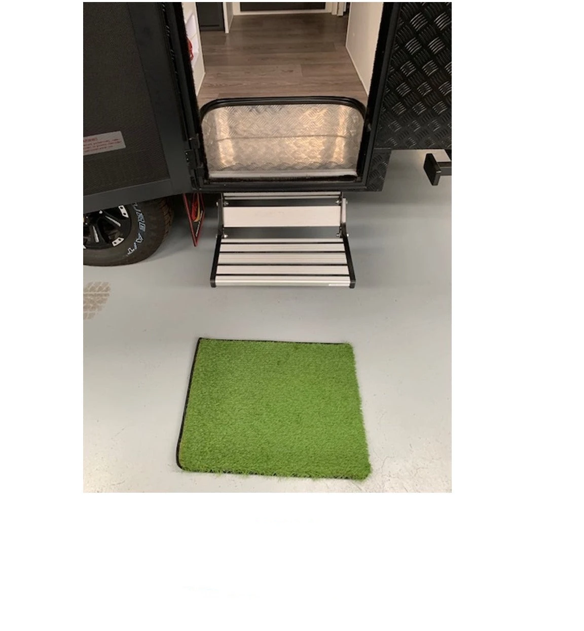 CARAVAN ENTRY GROUND GRASS MATT 650MM X 500MM RV00013 6 CARAVAN ENTRY GROUND GRASS MATT 650MM X 500MM RV00013 - Image 4