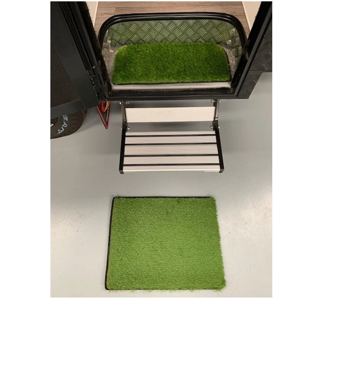 CARAVAN ENTRY GROUND GRASS MATT 650MM X 500MM RV00013 4 CARAVAN ENTRY GROUND GRASS MATT 650MM X 500MM RV00013 - Image 2